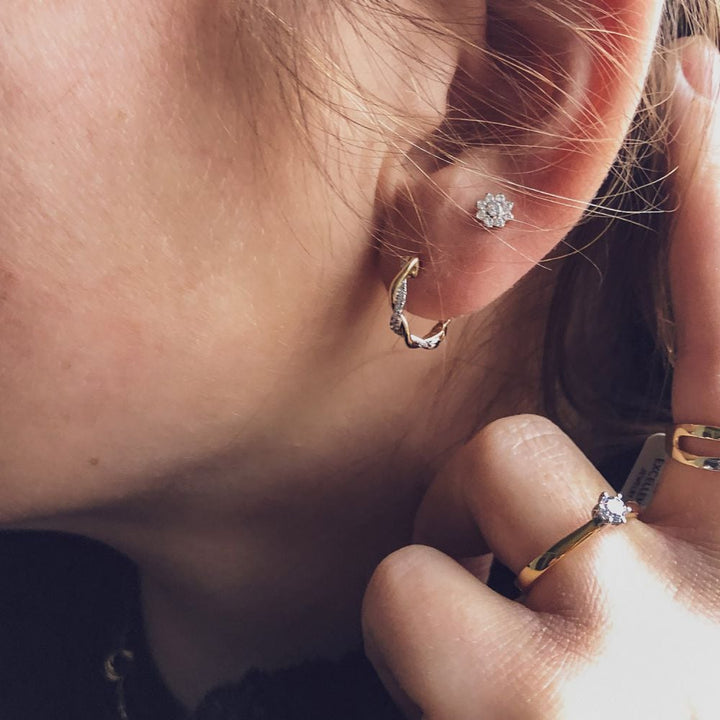 14 Karaat Bicolor Gouden Oorstekers met Briljant - 0,26 crt Diamant