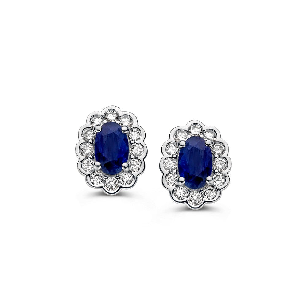 Boucles d'oreilles en or jaune avec saphir ovale et diamants en entourage.