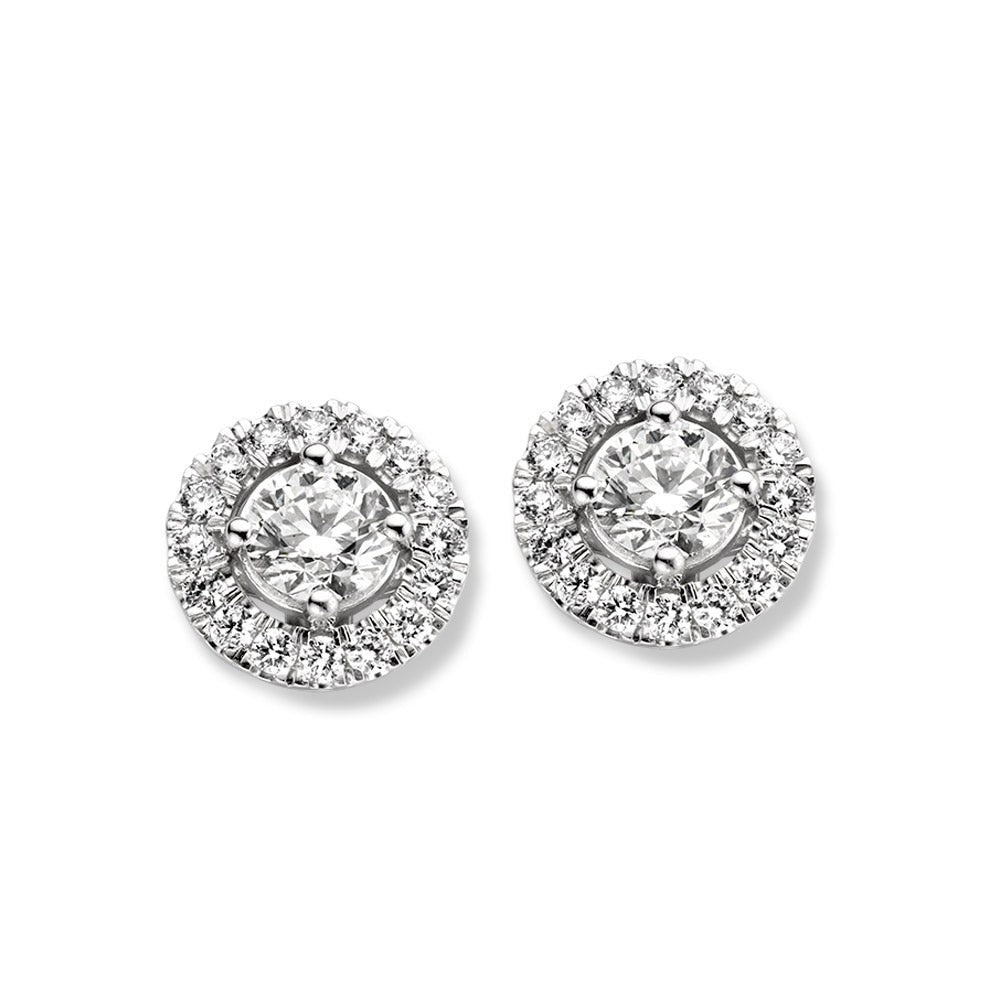 Boucles d'oreilles en or blanc avec un centre brillant et un entourage de petites pierres.