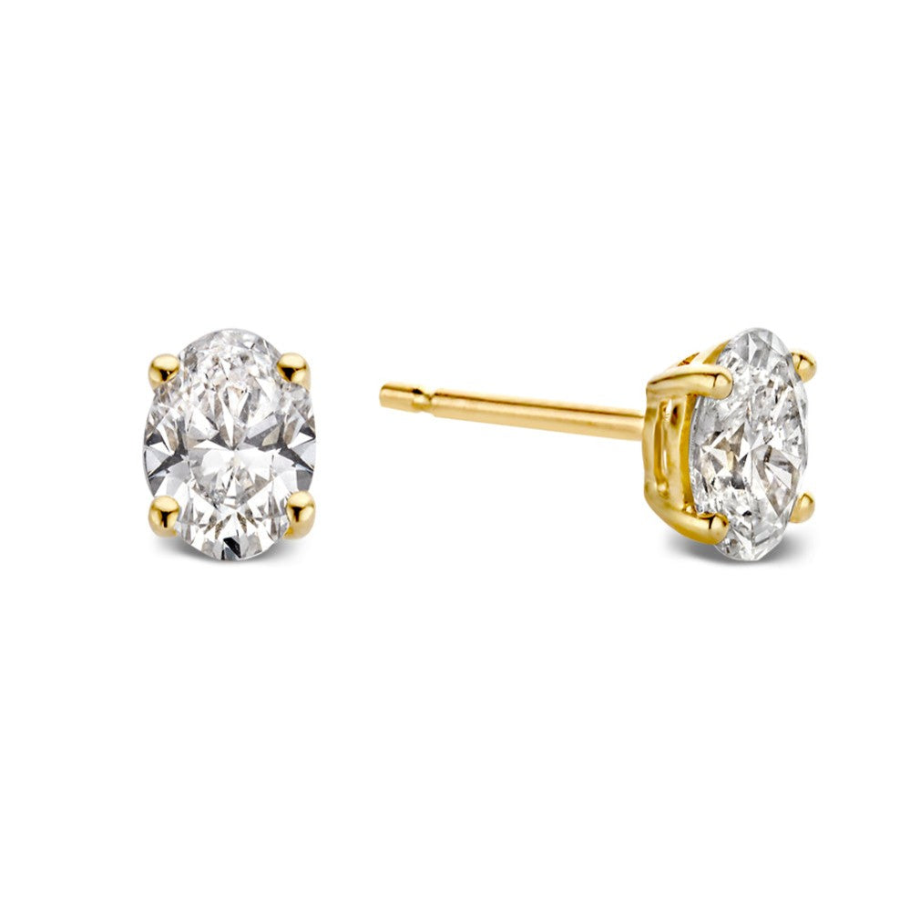 Boucles d'oreilles en or jaune avec deux pierres ovales brillantes.