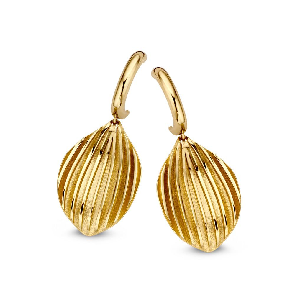 Boucles d'oreilles en or jaune 14 carats avec pendentifs en forme de feuille, finition striée.