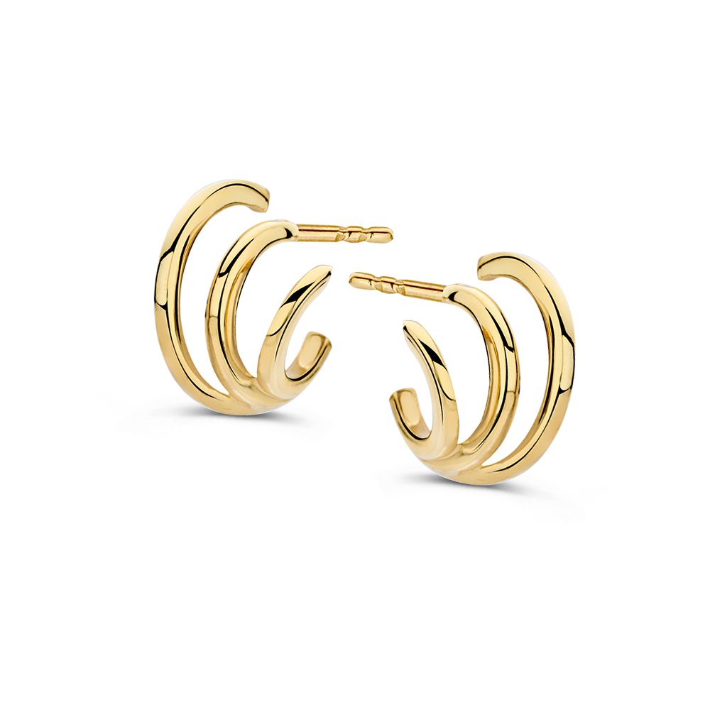 Boucles d'oreilles en or jaune 14K avec un design de trois anneaux entrelacés.