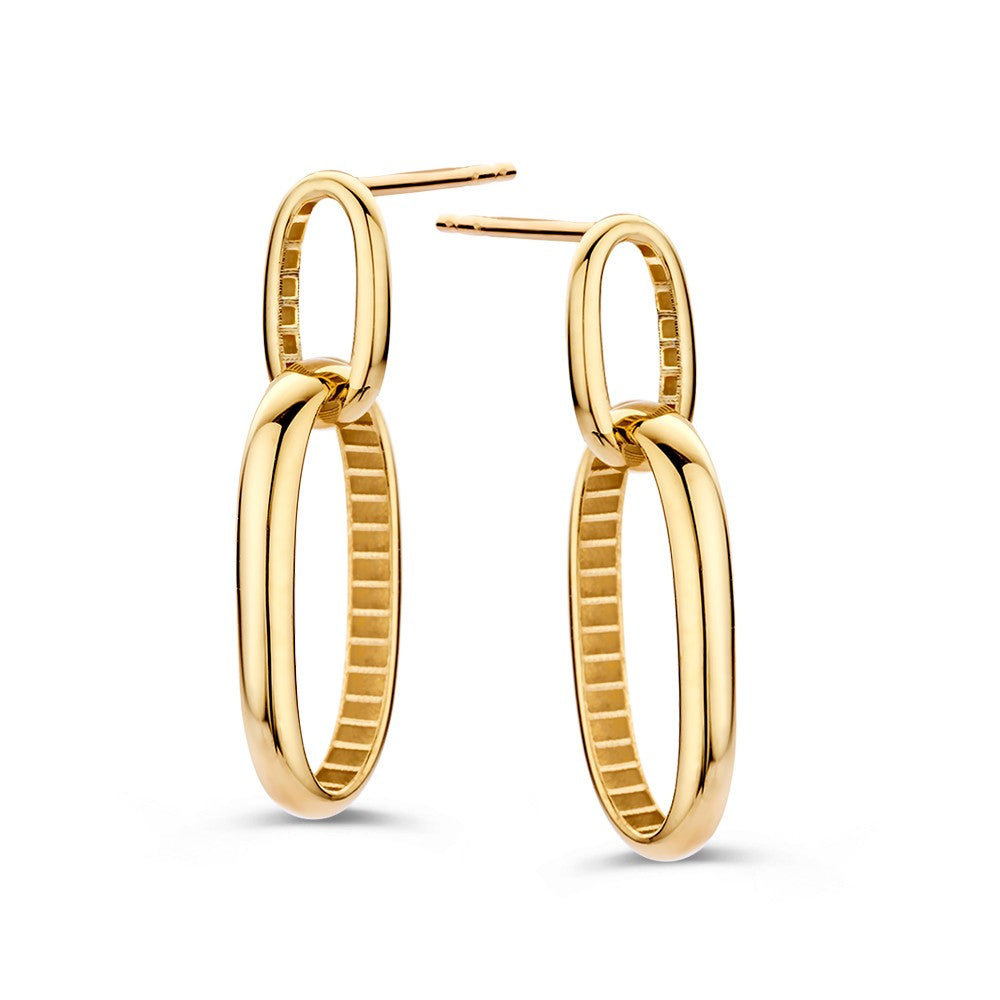 Boucles d'oreilles en or jaune avec des maillons ovales, finition lisse et brillante.