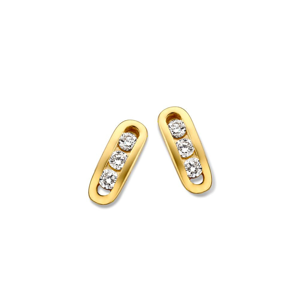 Boucles d'oreilles en or jaune de 14 carats avec trois diamants.