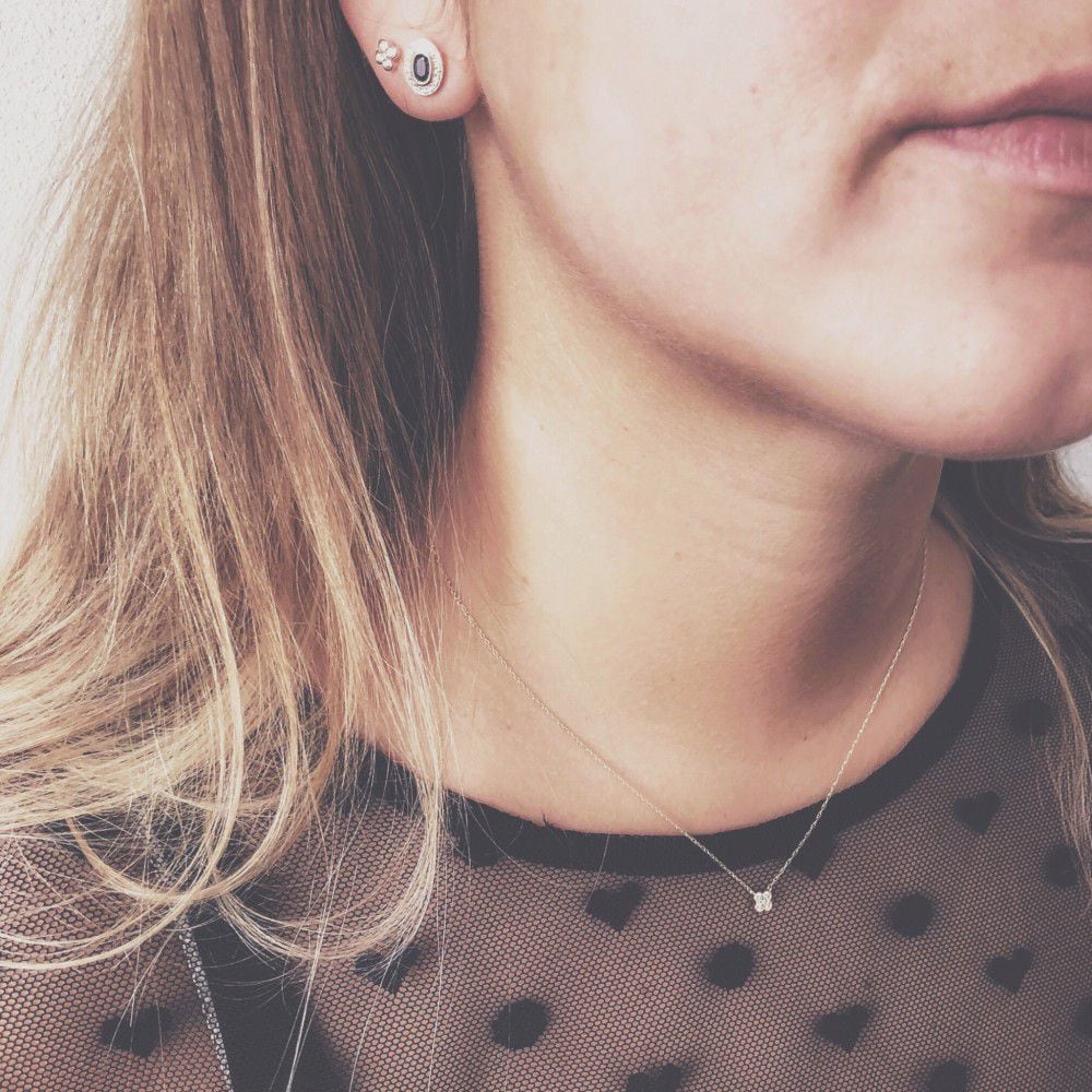 Puces d'oreilles en or jaune avec diamant brillant de 0,12 ct