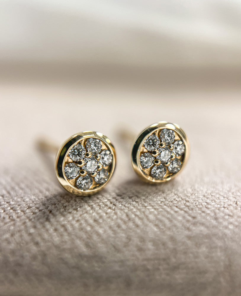 Puces d'oreilles en or jaune avec diamant de 0,18 ct. – Élégantes
