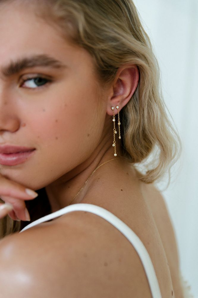 Superbes Boucles d'oreilles Pendantes en Or Jaune avec Diamants Dansants de 0,24 crt.