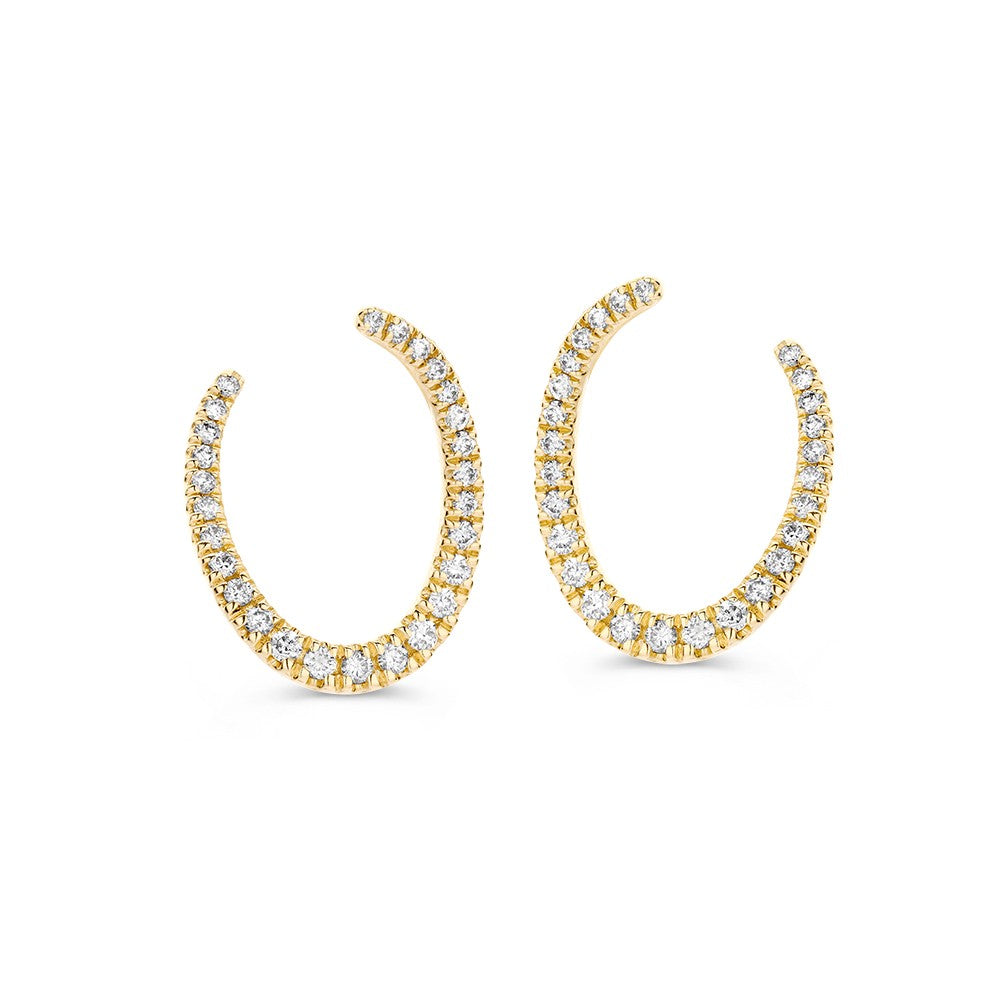Boucles d'oreilles en or jaune avec des brillants de 0,25 ct. en forme de demi-lune.