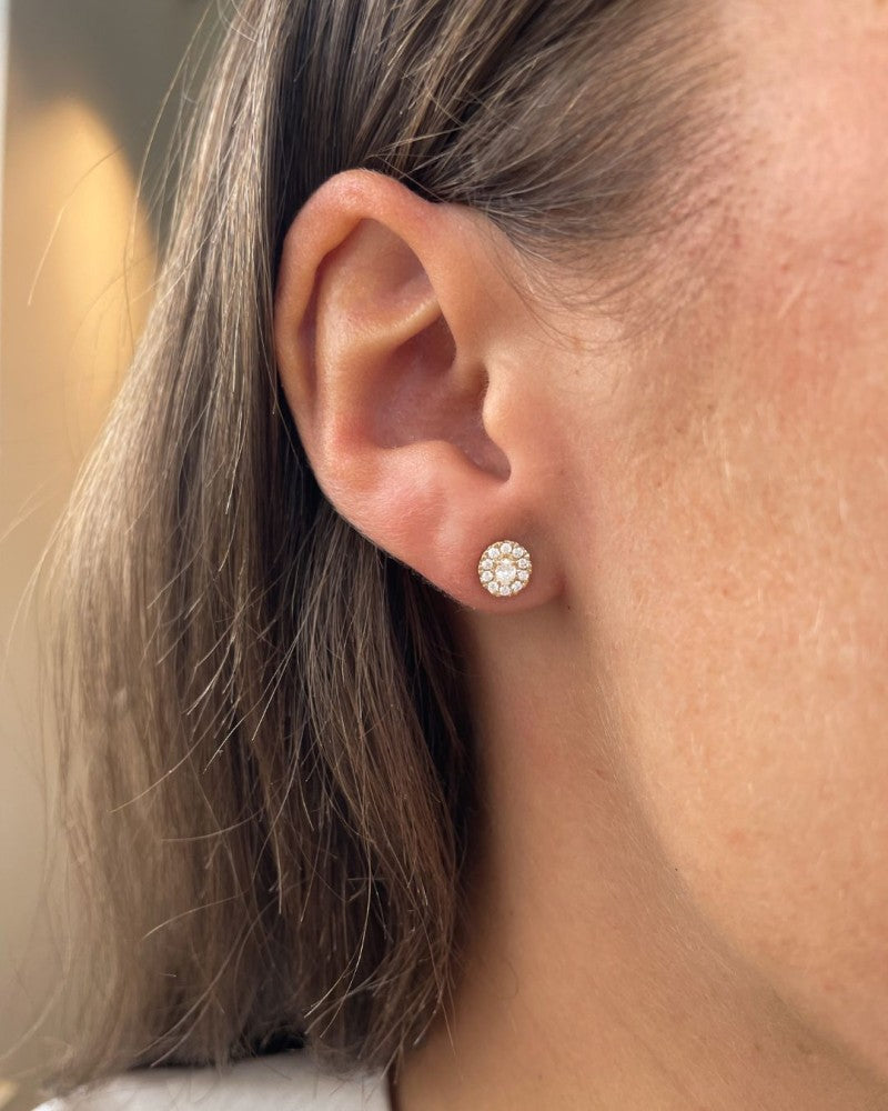 Boucles d'oreilles en or jaune 14k avec diamant en halo et pierre centrale taillée en ovale