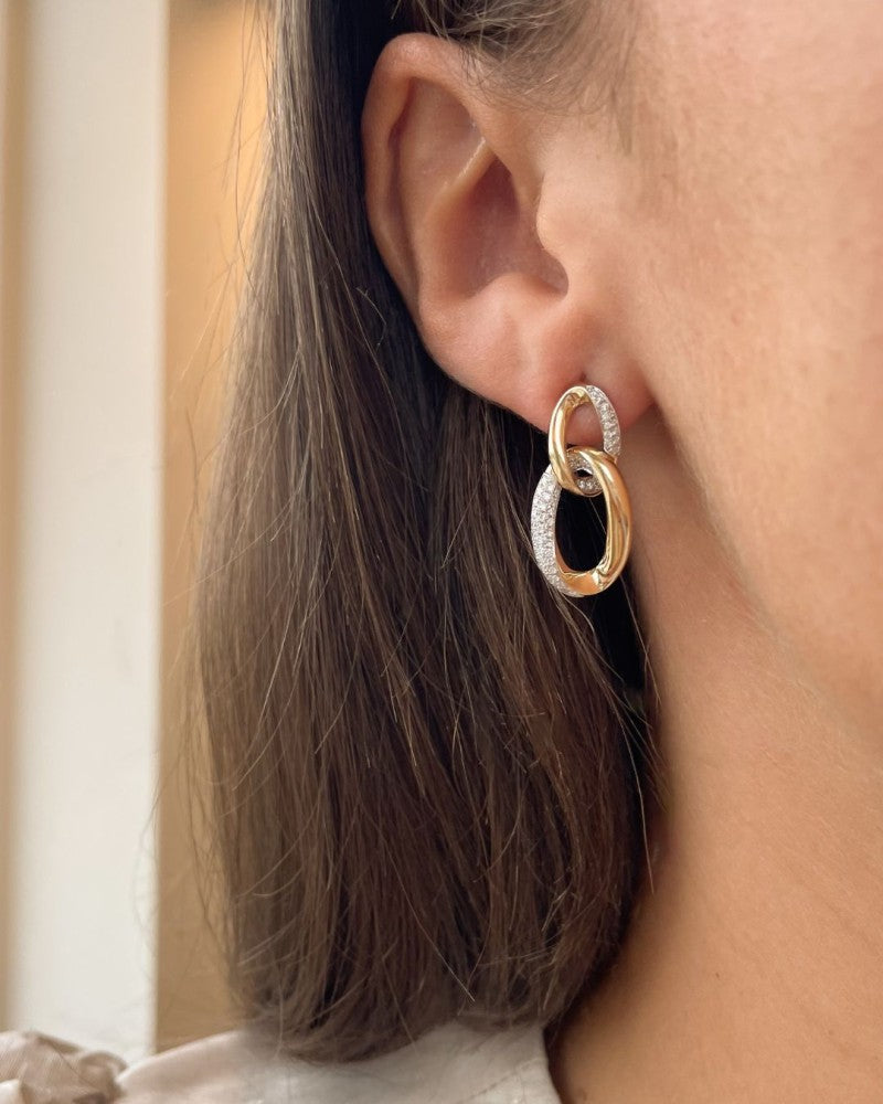 Boucles d'oreilles en or jaune avec diamants – Élégance et éclat en un seul.