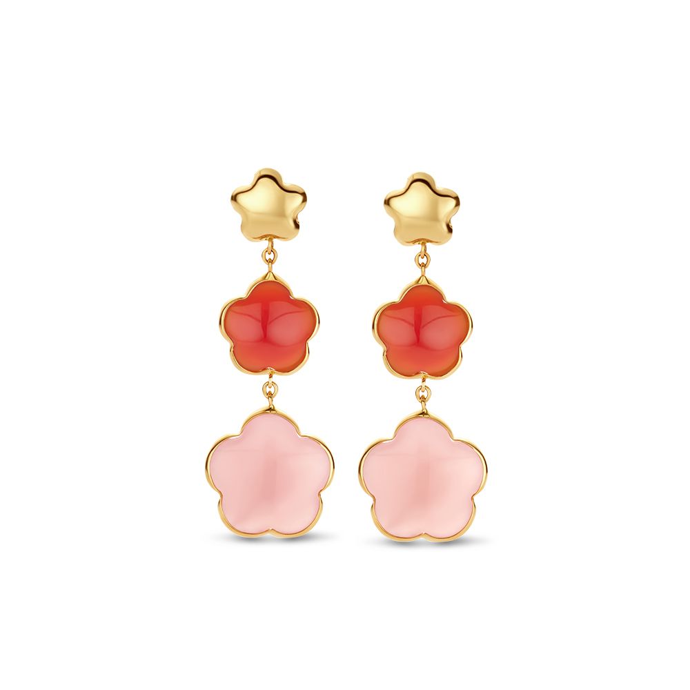 Boucles d'oreilles en or jaune en forme de fleur, ornées de carnelian rouge et de calcédoine rose.
