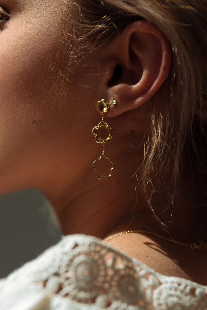 Boucles d'oreilles en or jaune avec pendentif en forme de fleur en quartz vert – Boucles d'oreilles élégantes