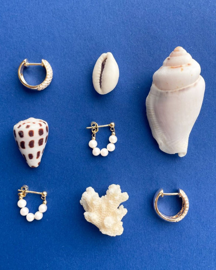 Gouden Oorstekers met Parelketting 14 Karaat