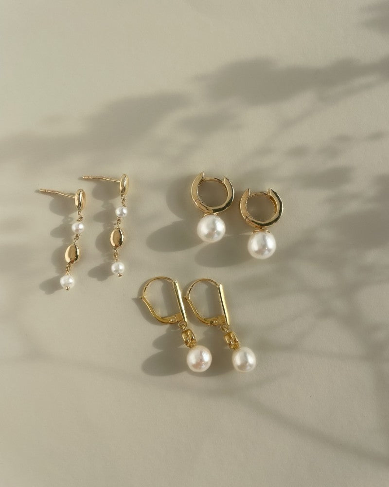 Boucles d'oreilles en or jaune ludique avec perles et éléments en or 14 carats