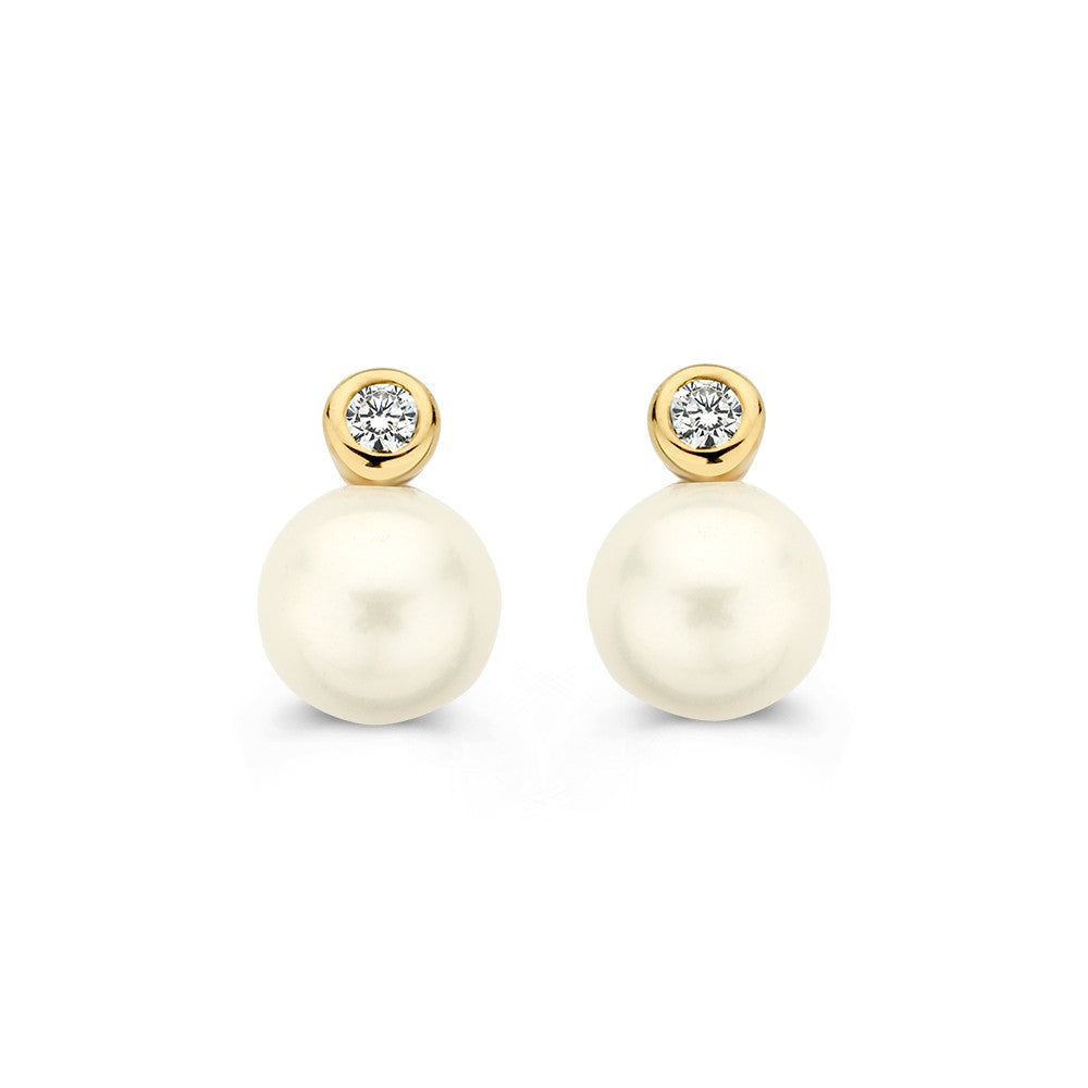 Boucles d'oreilles en or 14 carats avec perles blanches et zirconiums.