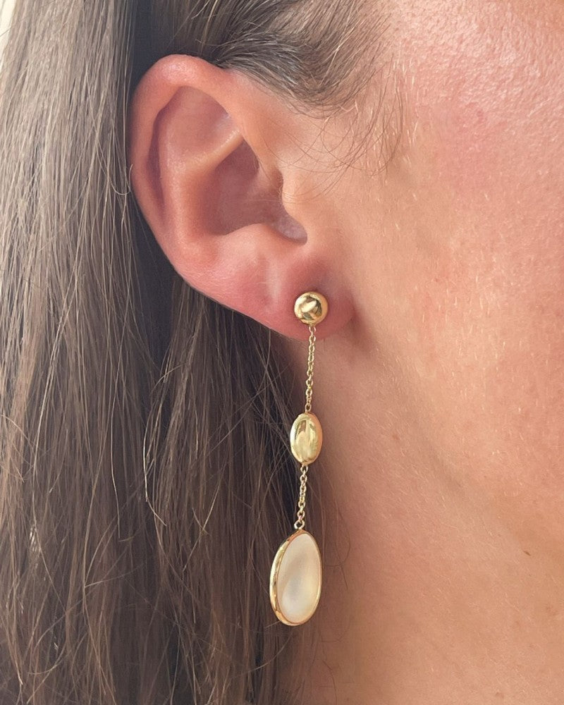 Longues Boucles d'oreilles en Or jaune avec Nacre en Forme Organique 14 Carats