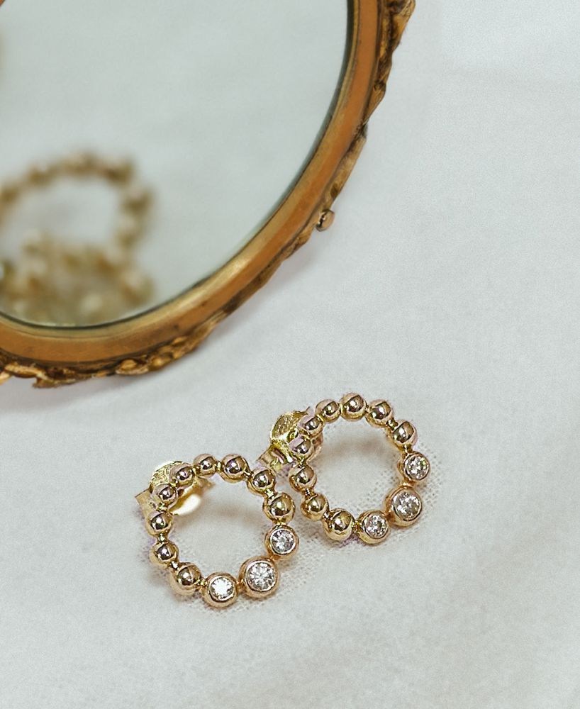 Geelgouden Oorstekers met Zirkonia – Speels Ontwerp | 14 Karaat Goud – Van der Kooij