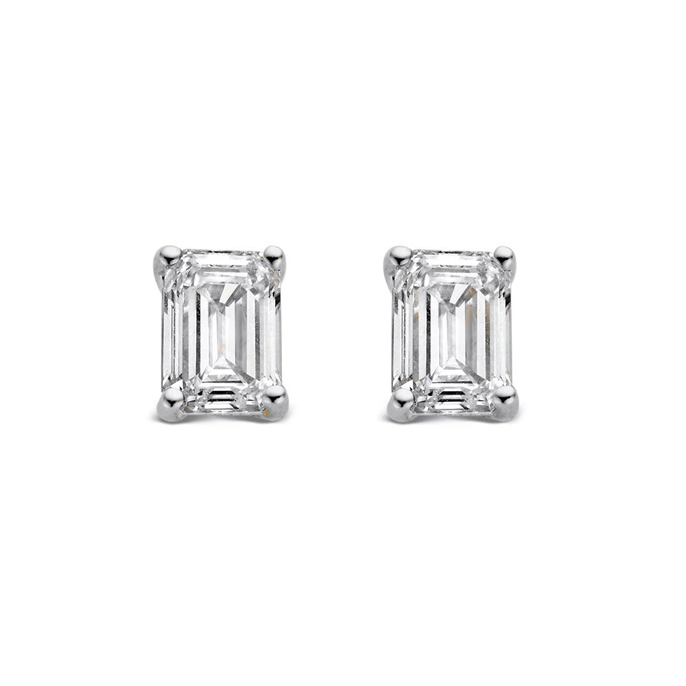 Boucles d'oreilles en or blanc avec diamants taille émeraude de 0,50 carat.