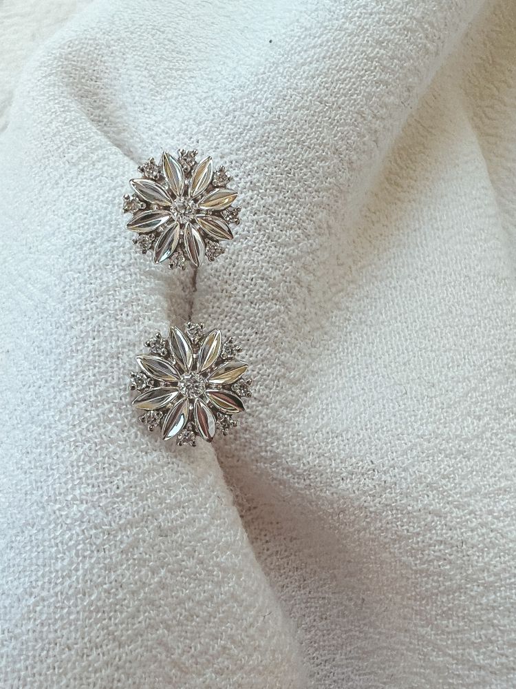 Puces d'oreilles en or blanc avec diamant – 14 carats, taille brillant, luxe subtil