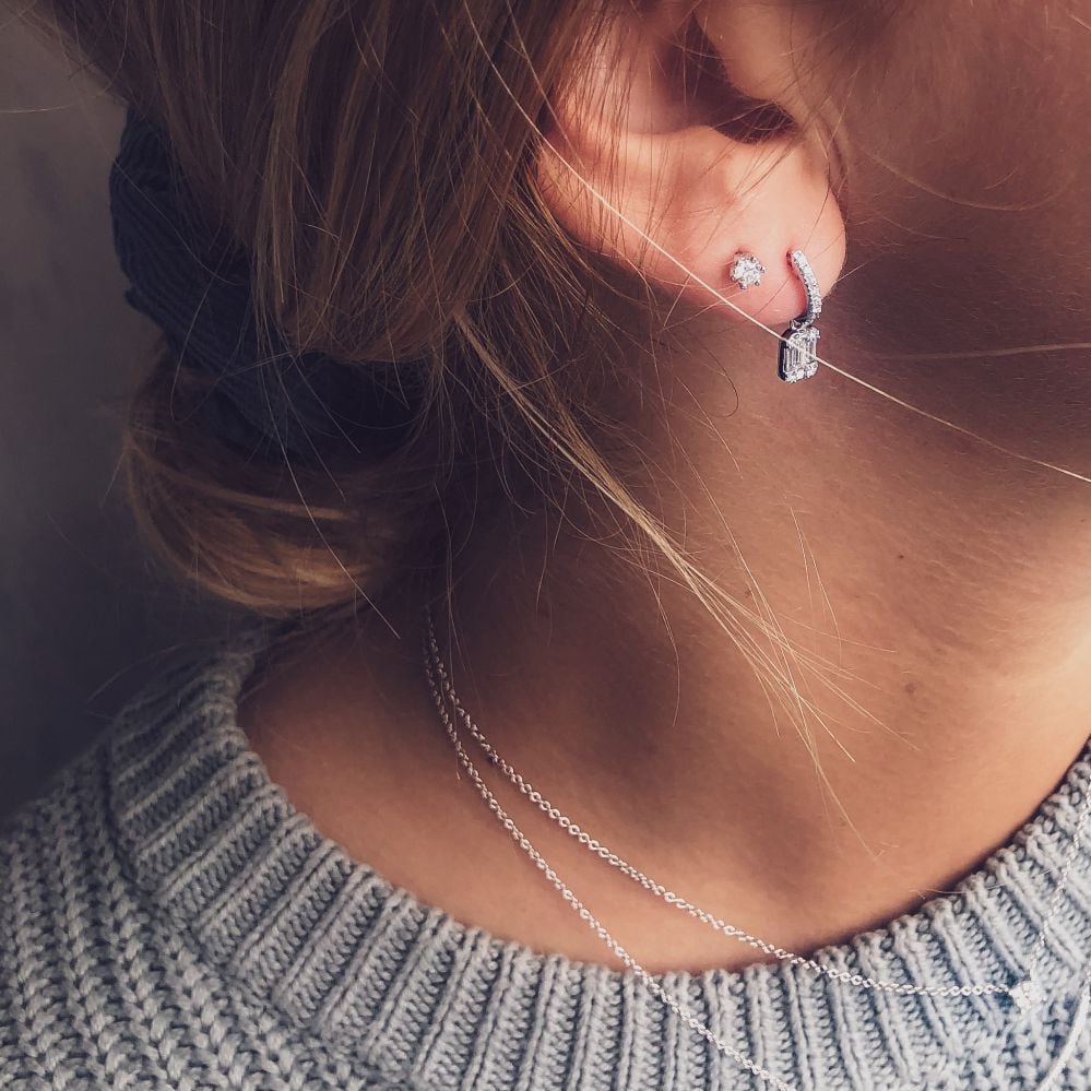 Boucles d'oreilles en or blanc solitaires en sertissage six griffes – 14 carats, 0.20 ct diamant brillant