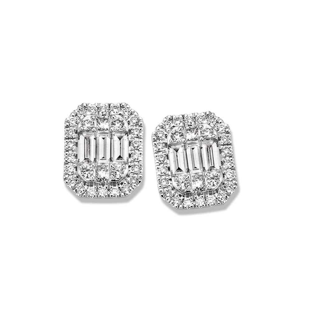 Boucles d'oreilles en or blanc avec diamants baguette, ornées de diamants ronds.