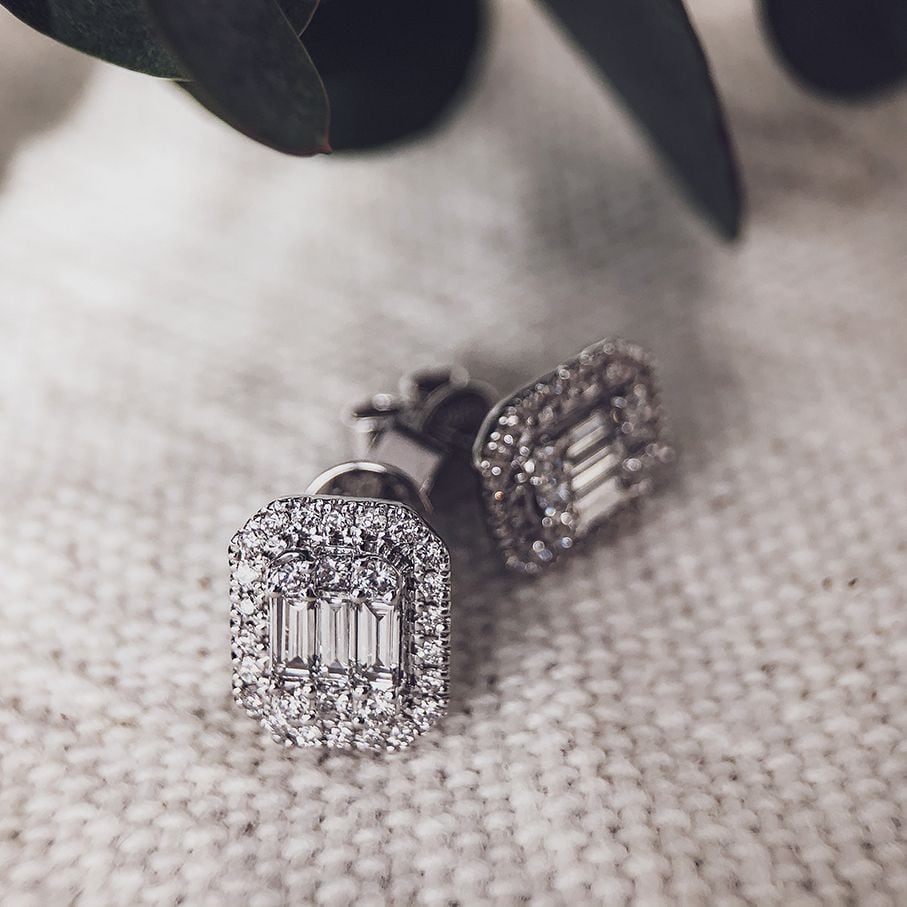 Puces d'oreilles en or blanc avec diamants baguette – boucles d'oreilles 14K pour femme, 0.80 crt diamant