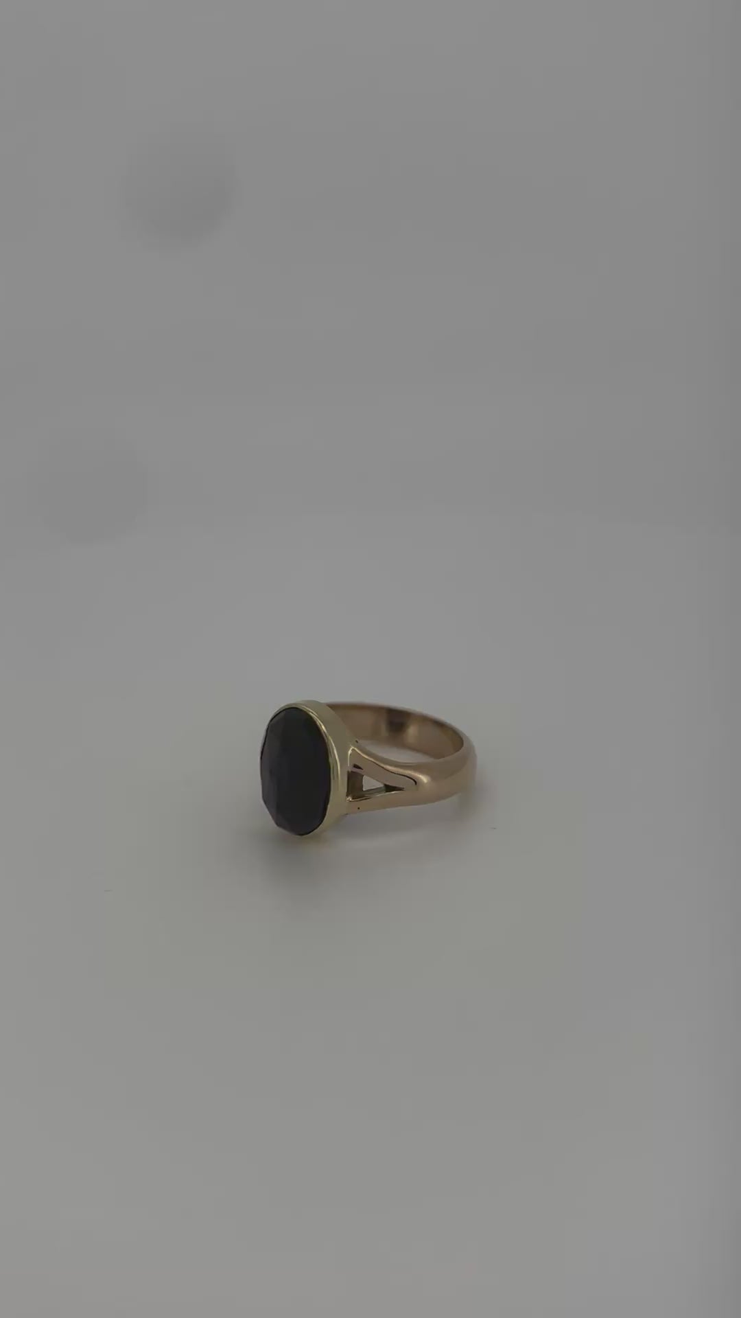 bague vintage en or 14k avec grenat ovale 5.5gr