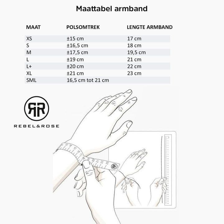 Een Nederlandse maattabel toont polsomtrek en armbandlengte (XS-XL). Illustraties laten zien hoe je pols samenkomt met een lintmeter naast het Rebel & Rose-logo en de Are Violets Blue? 18ct goudkleurige kralenarmband.