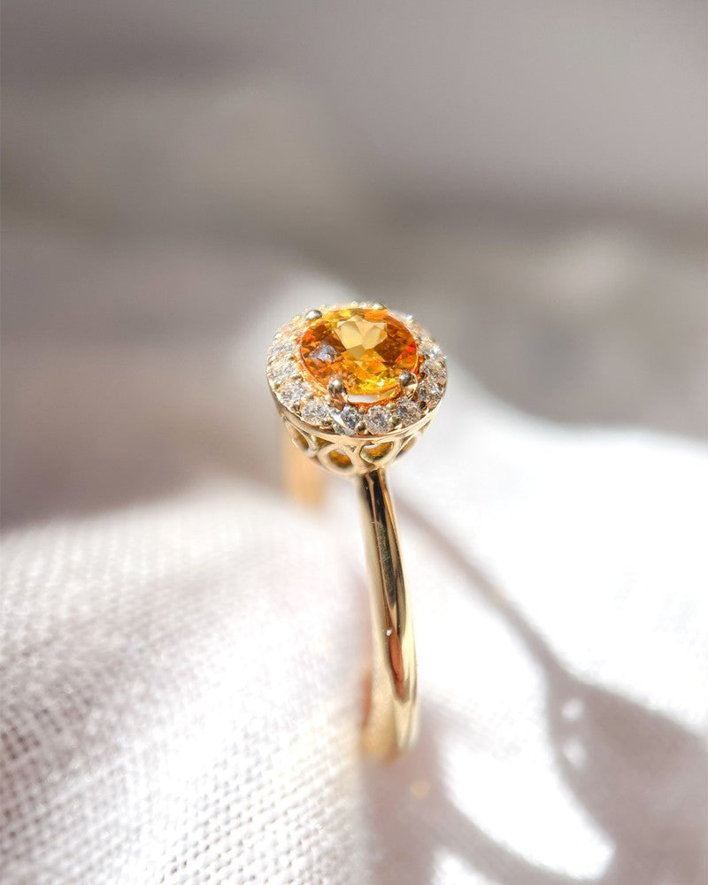 Bague Entourage en Or Jaune 18kt avec Saphir Orange et Diamants de 0.11ct