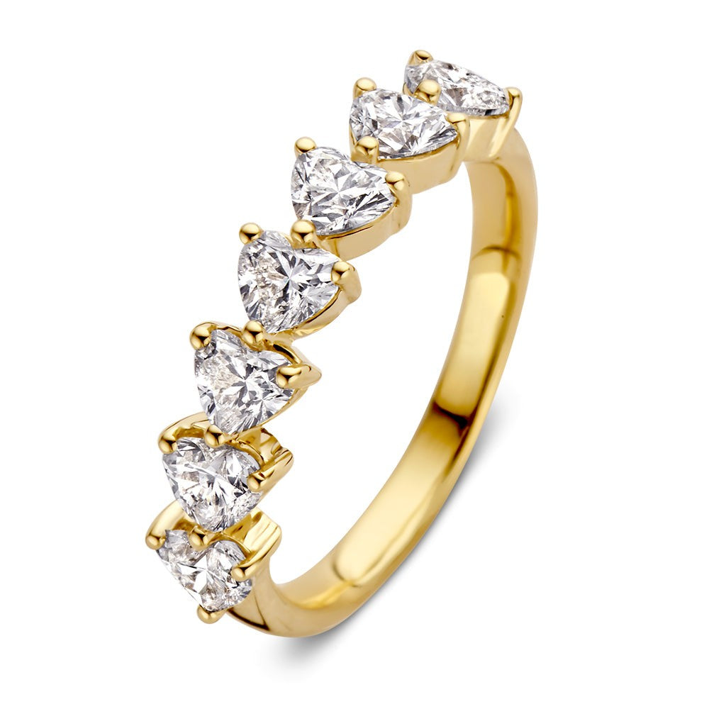 Ring van geelgoud met zeven hartvormige diamanten van 1,40 crt in een elegante setting.