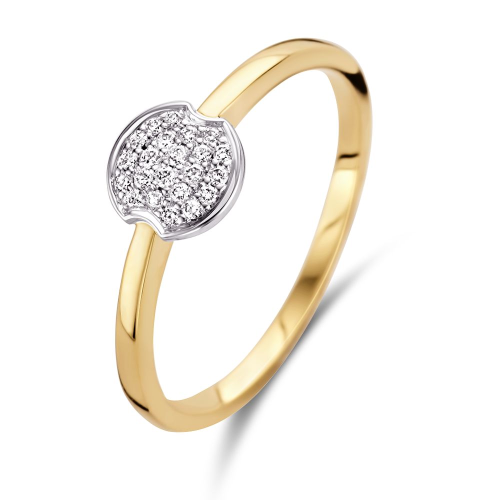 Bague en or jaune 14 carats avec pavé de diamants en or blanc.