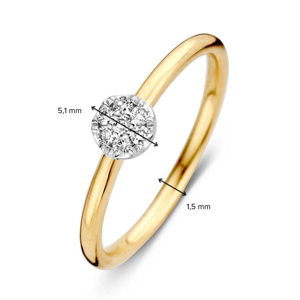 De 14-karaats bicolor gouden damesring van Excellent Jewelry heeft een cluster van briljant geslepen diamanten (5,1 mm) en een band van 1,5 mm breed; de afmetingen worden aangegeven met pijlen.