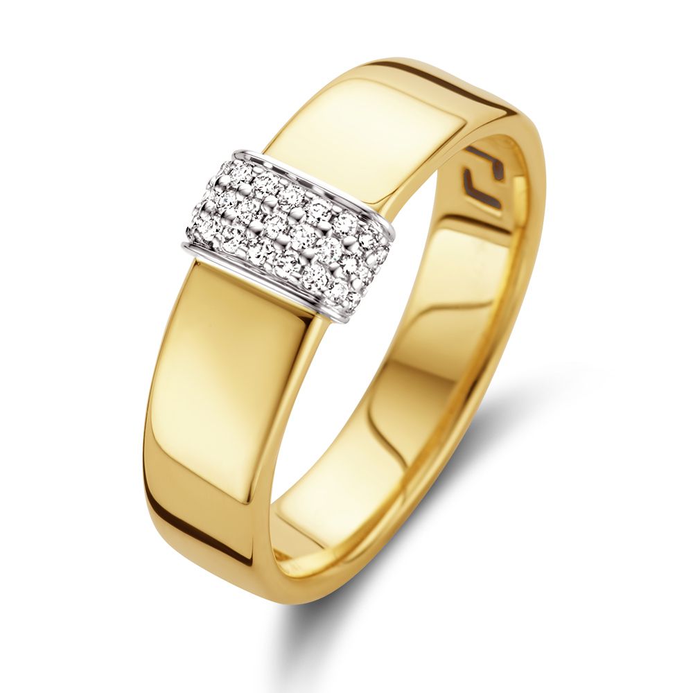 Bague en or jaune 14 carats avec un entretoise sertie de diamants.