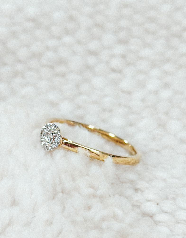 Bague pour femme en or jaune et or blanc entourage avec 0,15 ct de diamants brillants