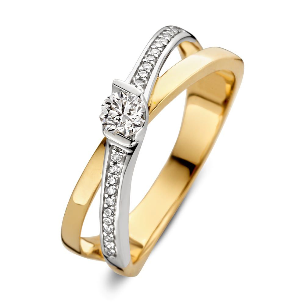 Bague bicolore en or jaune et blanc avec un diamant brillant de 0,22 ct et 22 petits diamants.