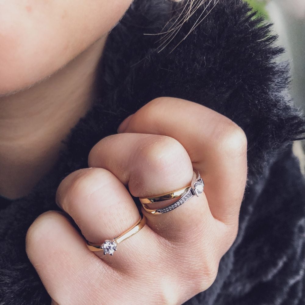 Bague Bicolore en Or Jaune et Or Blanc avec Diamants – 0,22 ct Brillant et 22 Petits Diamants