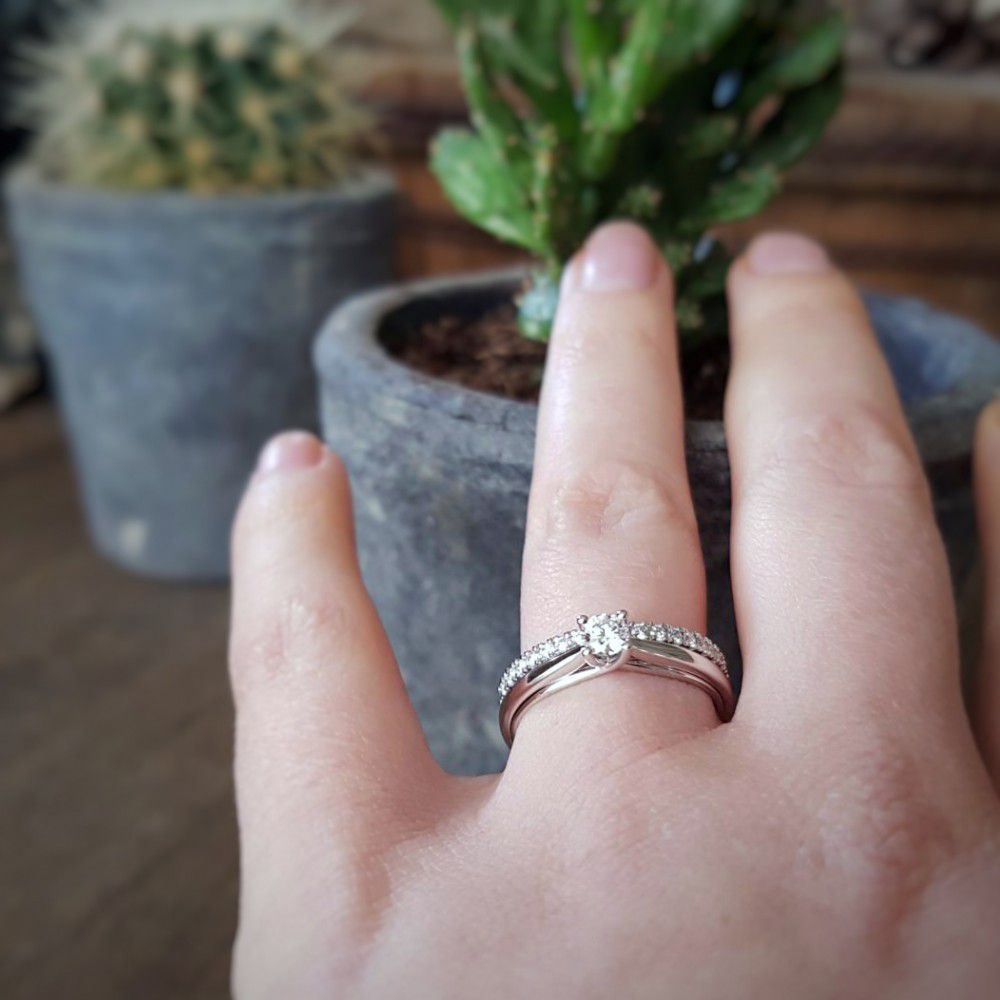 Bague Élégante en Or Jaune et Or Blanc avec Diamant Brillant de 0,25 Carat
