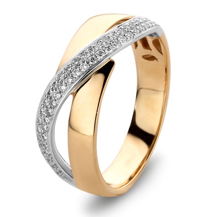 Bague bicolore raffinée en or jaune et blanc, ornée de diamants de 0,26 carat.