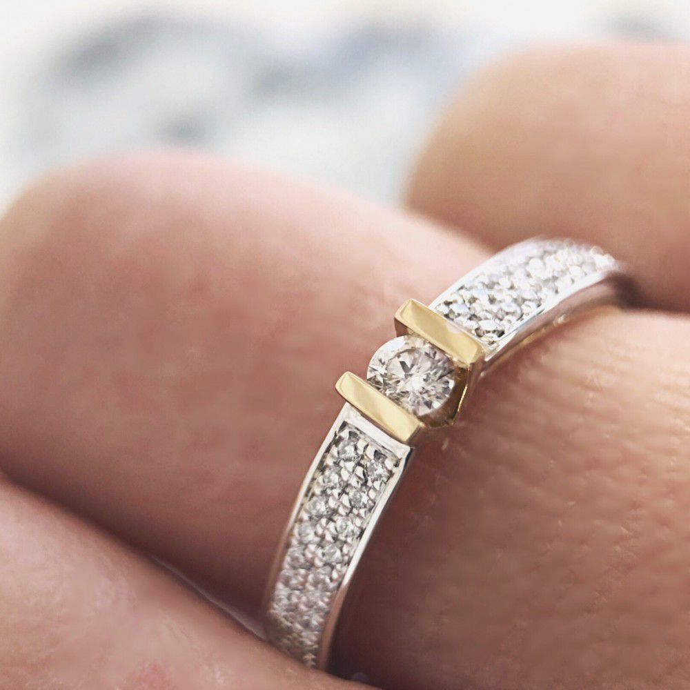 Bague raffinée bicolore en diamant – 0.26 carat