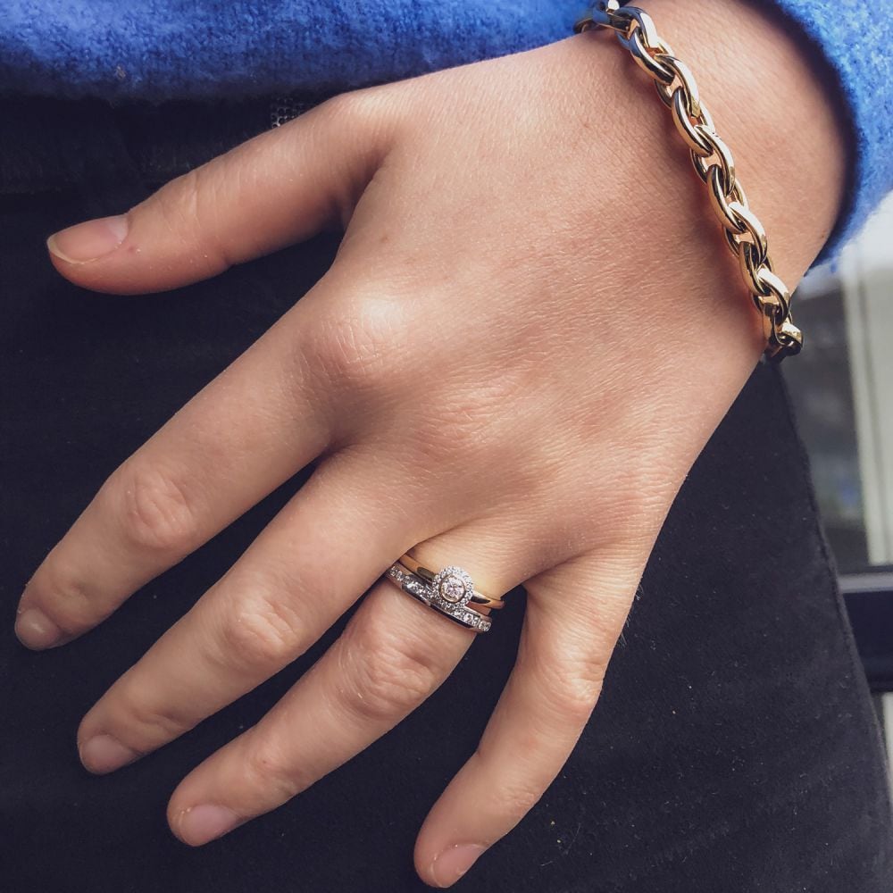 Bague Entourage Élégante en Or Jaune avec Diamants – 0.26 Carat
