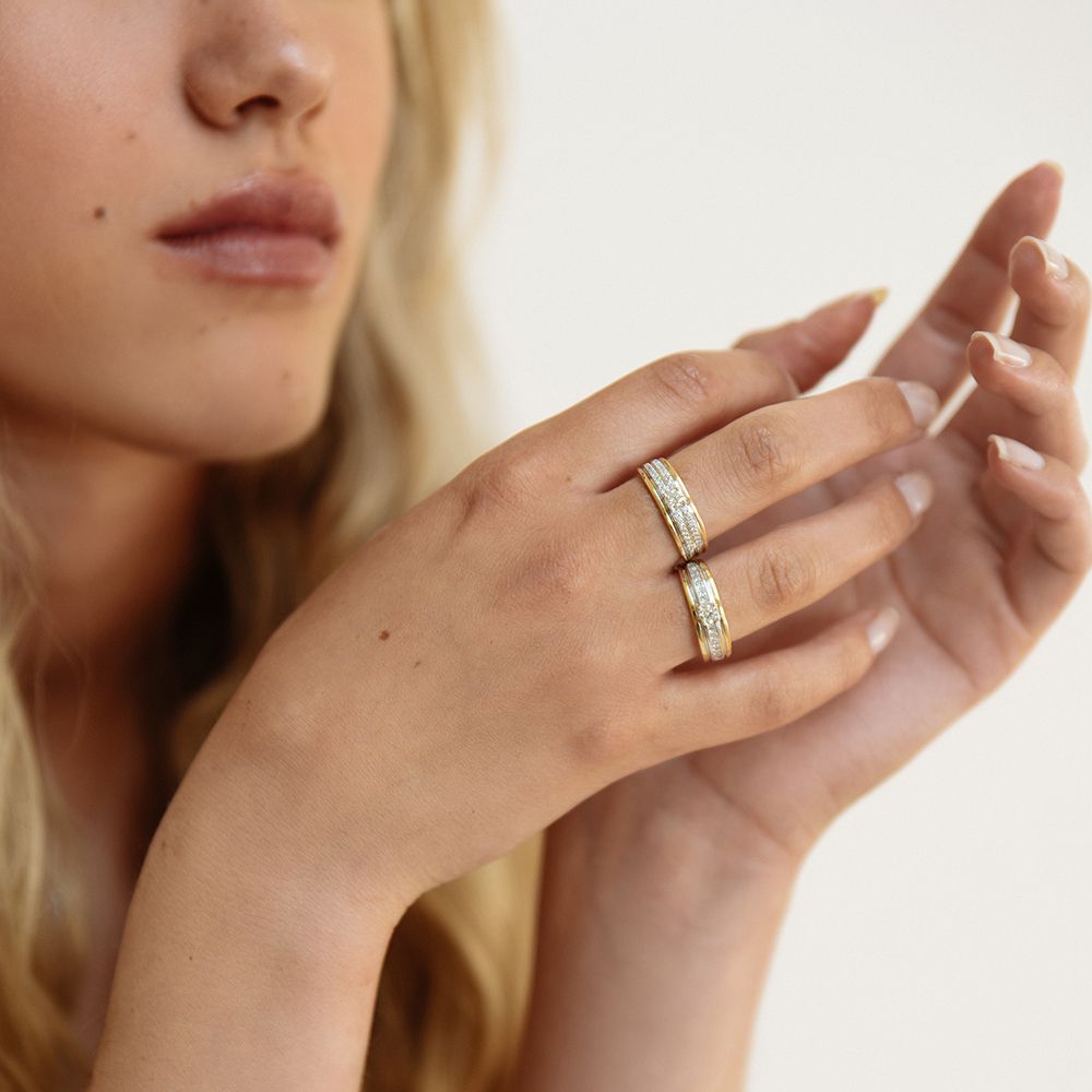 Bague en or bicolore élégante avec diamant brillant central 0.34 crt.