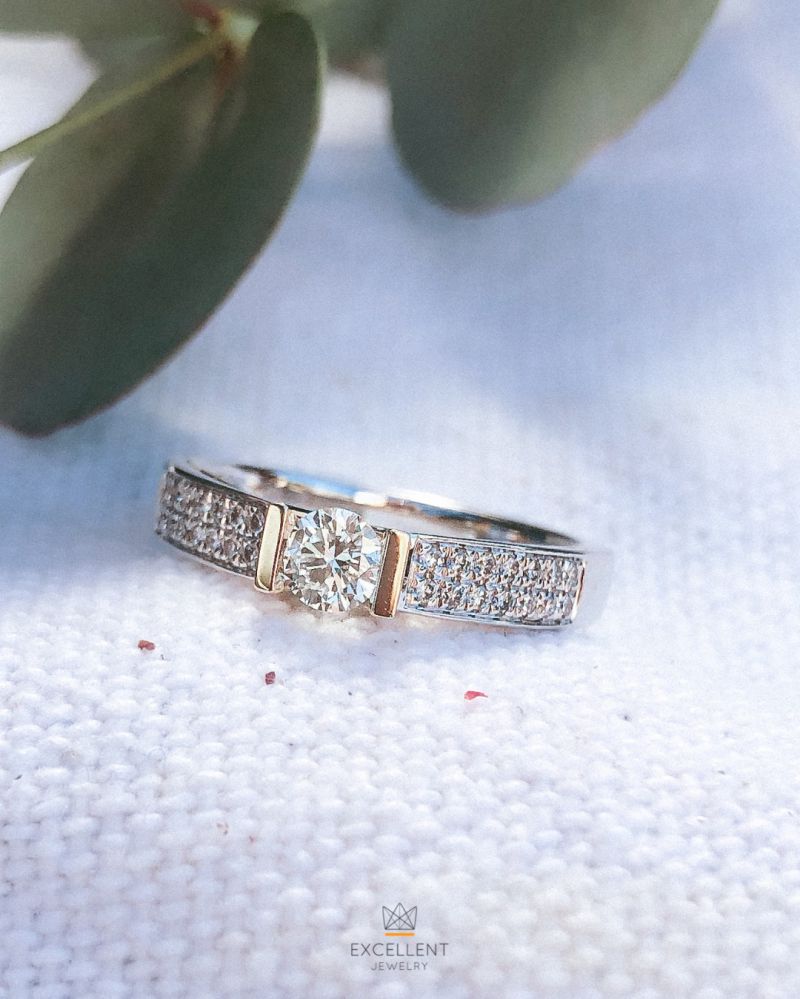 Bague pour femme en or blanc et or jaune avec diamant - 0,30 crt brillant