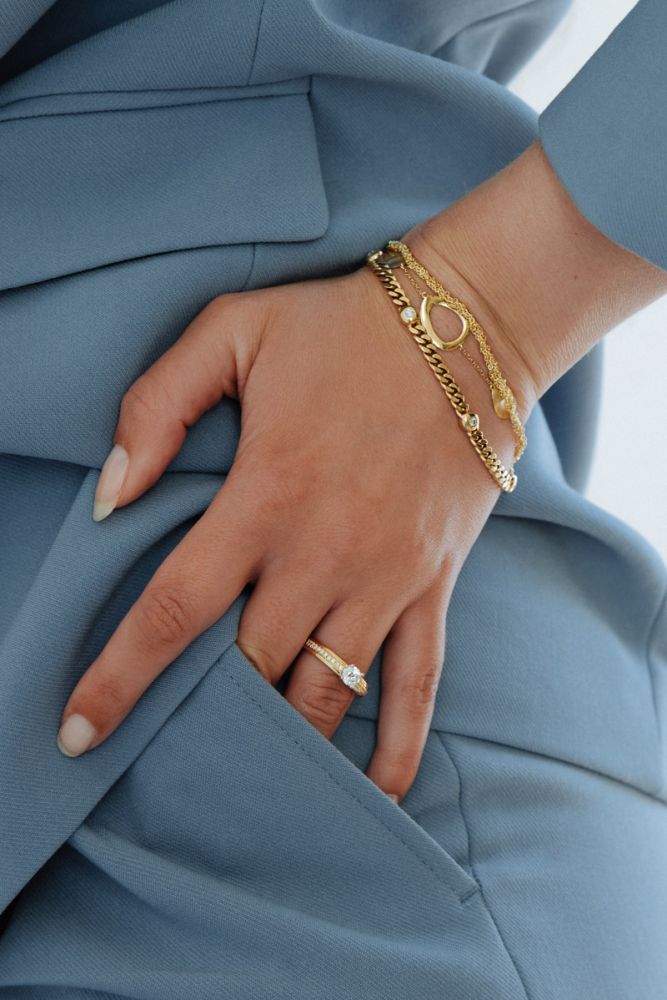 Bague élégante pour femme en or jaune avec diamant brillant 0.40ct