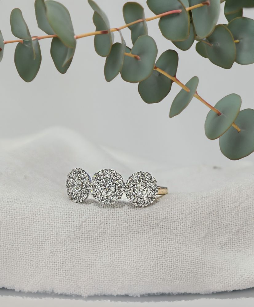 Bague trois pierres en or bicolore avec diamants 0.81ct H/SI-1 14 carats