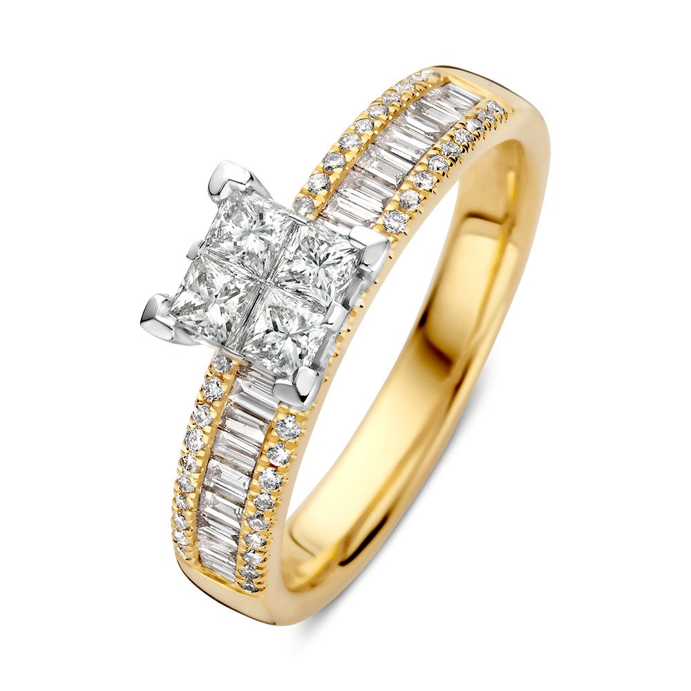 Bague bicolore en or avec brillants, ornée de diamants taille princesse et baguette.