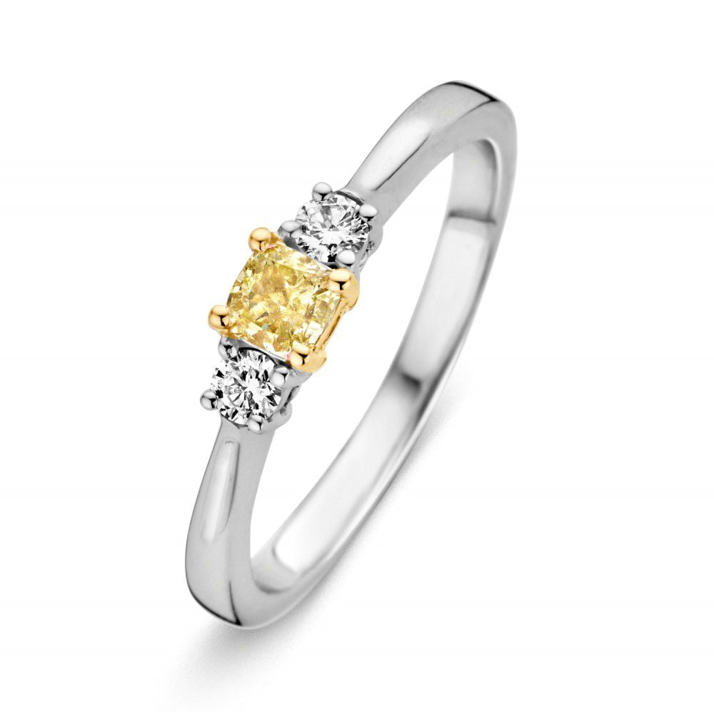 Bague en or blanc 14 carats avec diamant jaune en forme de coussin et diamants brillants.