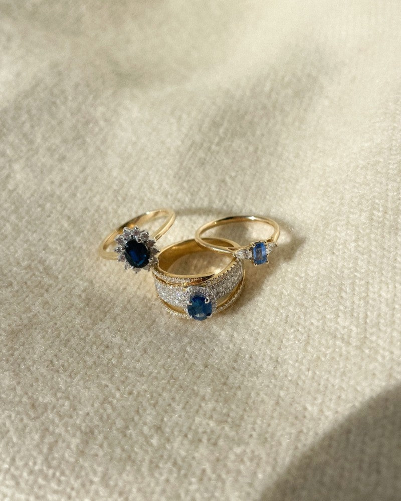 Bague en Or de Luxe avec Saphir Ovale Bleu Royal et 1.07ct de Diamants