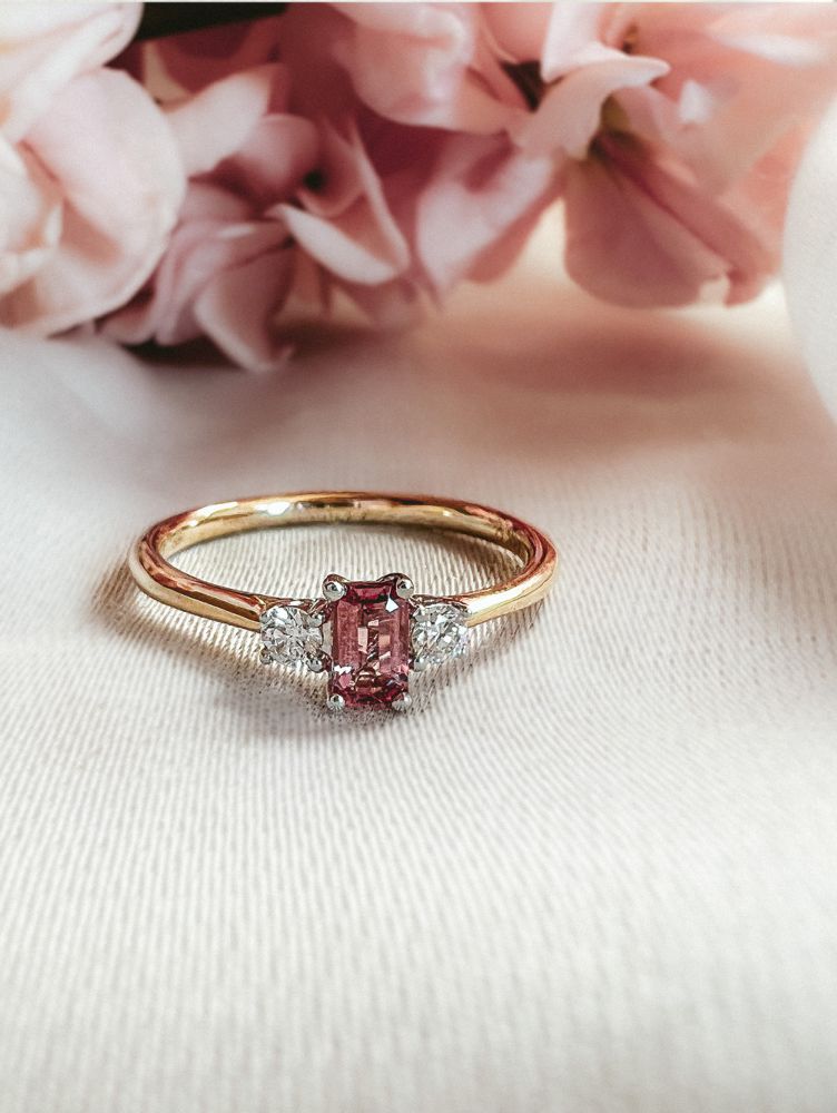 Bague en Or Bicolore 14 Carats avec Tourmaline Rose Baguette et Diamants