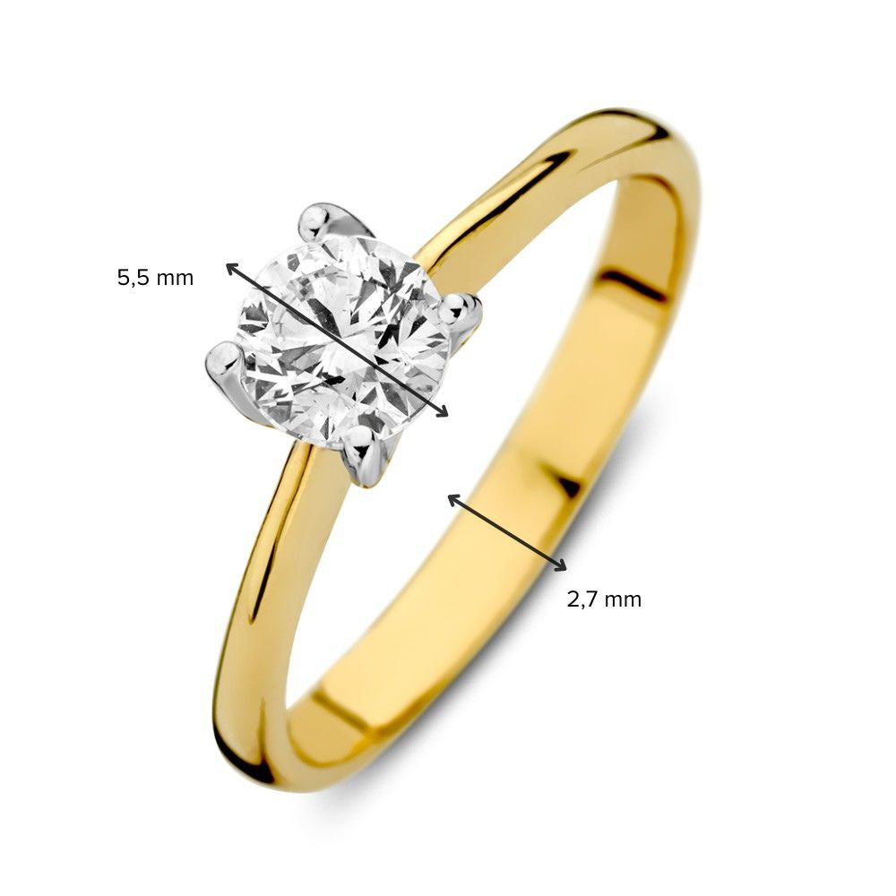 De Excellent Jewelry Bicolor Wit- en Geelgouden Solitair Ring met Zirkonia (14-karaat) voor dames heeft een ronde, wit-zirkonia steen (5,5 mm) in chatonzetting en een bandbreedte van 2,7 mm.