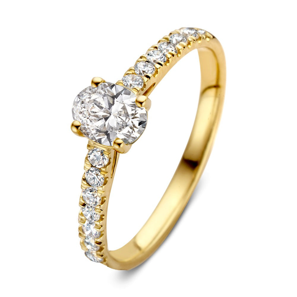 Bague en or jaune avec un diamant central de 0,75 carat et des diamants sur le band.